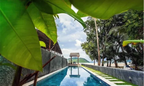 Сказочная вилла с 2 спальнями и с видом на сад, на пляже Найхарн