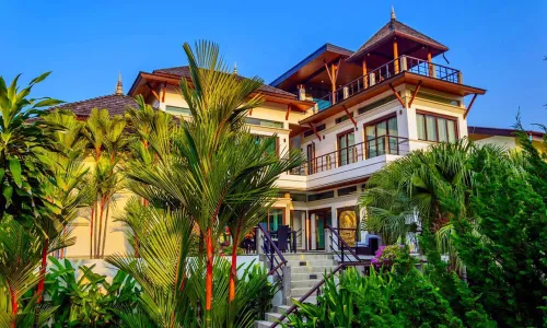 Великолепная вилла с 4 спальнями и с видом на море, на пляже Найхарн