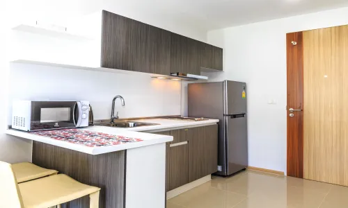 Модные апартаменты с 1 спальней и с видом на город в проекте Ката Озон, на пляже Ката