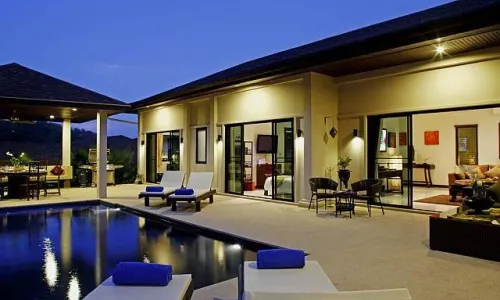 Cтильная вилла с 4 спальнями и с видом на бассейн в проекте Зе Виллас, на пляже Найхарн