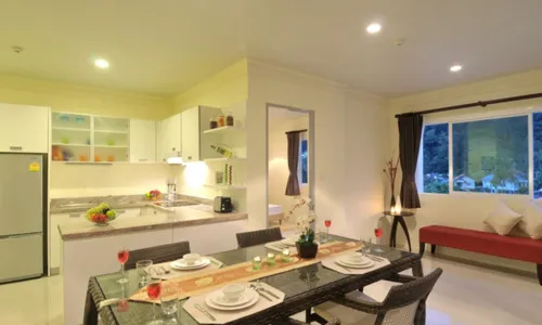 Шикарные апартаменты с 3 спальнями и с видом на город в проекте Роял Камала, на пляже Камала 