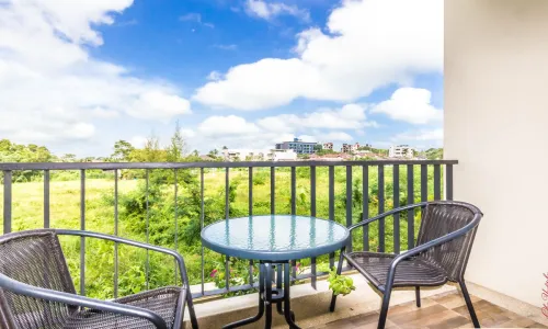 Великолепные апартаменты с 1 спальней и с видом на город в проекте Лаго, на пляже Найхарн