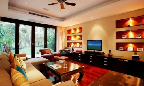 Модная вилла с 4 спальнями и с видом на бассейн, не далеко от моря в проекте Чом Таван, на пляже Бангтао/Лагуна