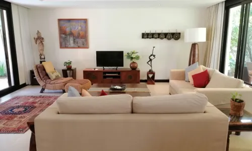 Cтильная вилла с 4 спальнями и с видом на бассейн, не далеко от моря в проекте Чом Таван, на пляже Бангтао/Лагуна