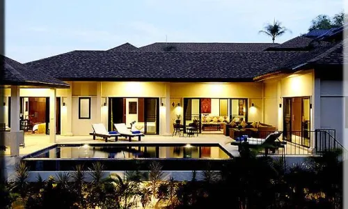 Cтильная вилла с 4 спальнями и с видом на бассейн в проекте Зе Виллас, на пляже Найхарн