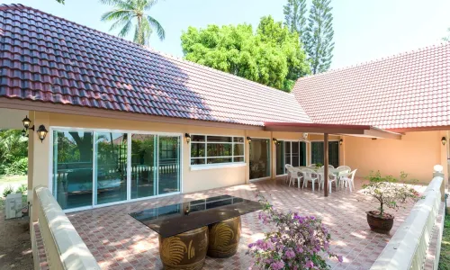 Сногсшибательная вилла с 4 спальнями и с видом на сад, на пляже Чалонг