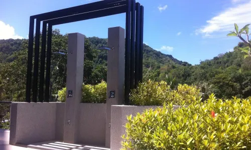 Восхитительные апартаменты с 2 спальнями и с видом на бассейн в проекте Карон Хилл, на пляже Карон