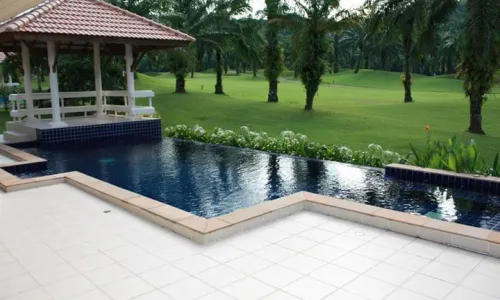 Роскошная вилла с 2 спальнями и с видом на бассейн в проекте Лох Палм, на пляже Кату