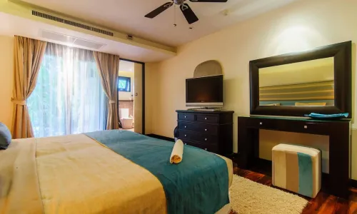 Модные апартаменты с 3 спальнями и с видом на сад, не далеко от моря в проекте Чом Таван, на пляже Бангтао/Лагуна