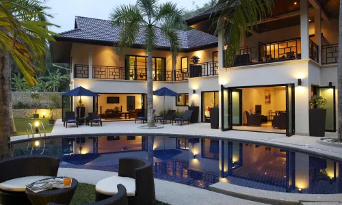 Модная вилла с 5 спальнями и с видом на бассейн в проекте Зе Виллас, на пляже Найхарн