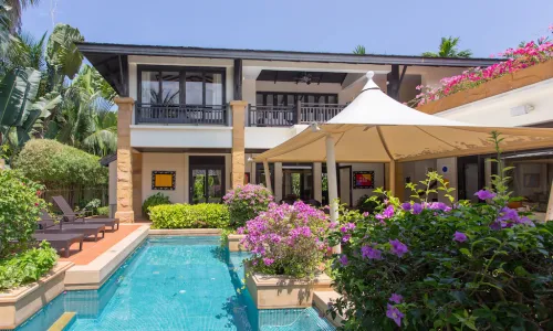 Модная вилла с 4 спальнями и с видом на бассейн, не далеко от моря в проекте Чом Таван, на пляже Бангтао/Лагуна