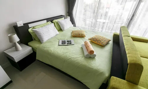 Cтильные апартаменты с 1 спальней и с видом на бассейн в проекте Карон Чик, на пляже Карон