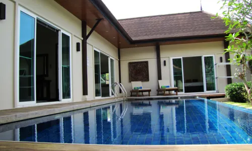 Шикарная вилла с 4 спальнями и с видом на бассейн в проекте Ту Виллас Холидей Ориентал Стайл Лайян, на пляже Бангтао/Лагуна