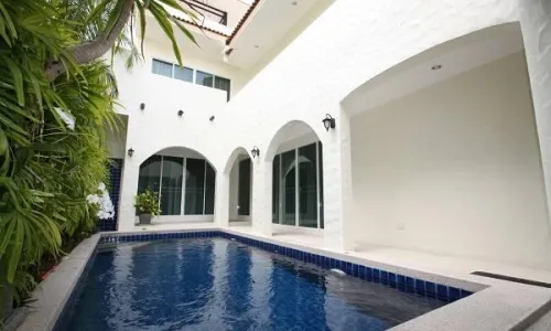 Сказочная вилла с 4 спальнями и с видом на бассейн в проекте Мед Вилладж, на пляже Равай