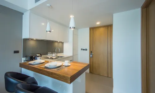 Потрясающие апартаменты с 1 спальней и с видом на город, на пляже Бангтао/Лагуна