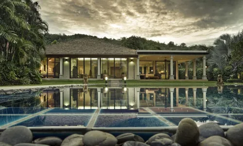 Великолепная вилла с 5 спальнями и с видом на бассейн, на пляже Найхарн