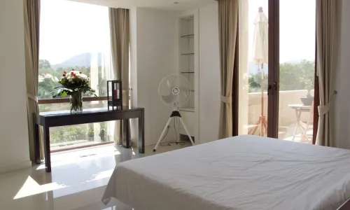 Роскошные апартаменты с 2 спальнями и с видом на горы в проекте Роял Пхукет Марина, на пляже Ко Кеу