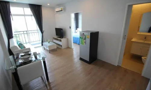 Потрясающие апартаменты с 1 спальней и с видом на горы, на пляже Чалонг