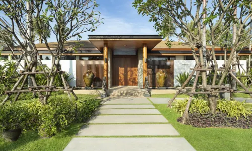 Великолепная вилла с 2 спальнями и с видом на озеро, на пляже Натай