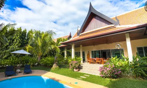 Великолепная вилла с 2 спальнями и с видом на бассейн, на пляже Найхарн