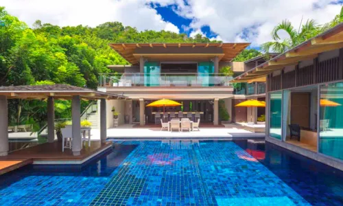 Превосходная вилла с 5 спальнями и с видом на море в проекте Ля Колин, на пляже Лаян 