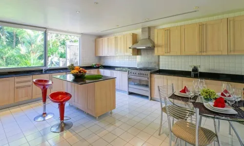 Сказочная вилла с 5 спальнями и с видом на бассейн в проекте Лаян Эстейт, на пляже Лаян 