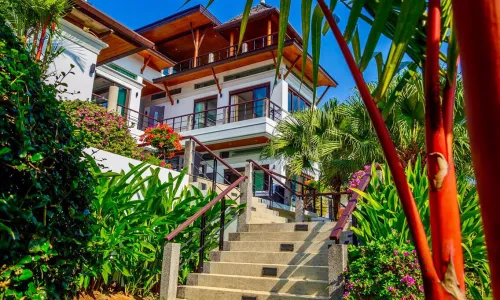 Великолепная вилла с 4 спальнями и с видом на море, на пляже Найхарн