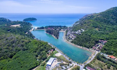 Великолепные апартаменты с 1 спальней и с видом на город в проекте Лаго, на пляже Найхарн