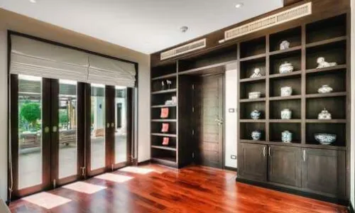 Превосходная вилла с 4 спальнями и с видом на бассейн, не далеко от моря в проекте Чом Таван, на пляже Бангтао/Лагуна