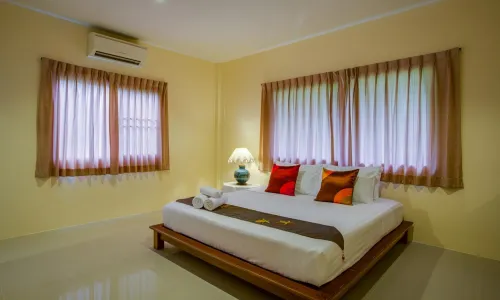 Роскошная вилла с 3 спальнями и с видом на сад, не далеко от моря, на пляже Чалонг