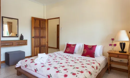 Сногсшибательная вилла с 4 спальнями и с видом на сад, на пляже Чалонг