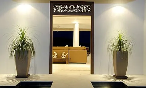 Превосходная вилла премиум класса с 5 спальнями, на пляже Найхарн