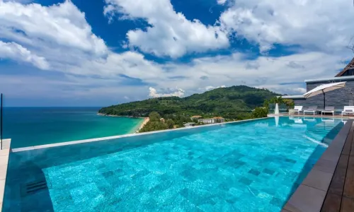 Шикарная вилла премиум класса с 5 спальнями и с видом на море в проекте Малайвана, на пляже Найтон