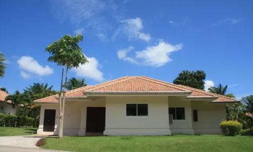 Роскошная вилла с 2 спальнями и с видом на бассейн в проекте Лох Палм, на пляже Кату