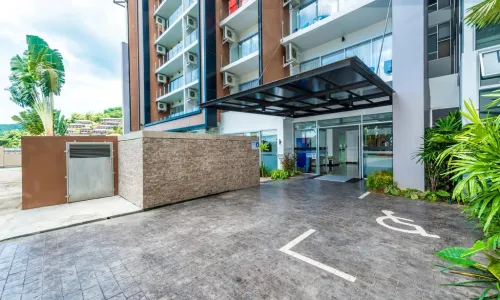 Cтильные апартаменты с 1 спальней и с видом на город в проекте Карон Чик, на пляже Карон