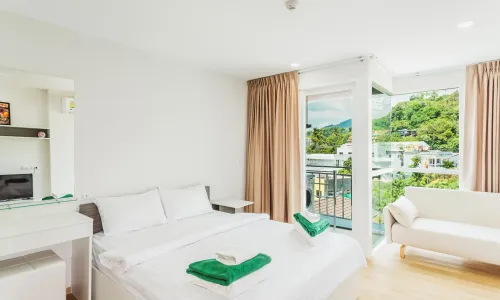 Комфортабельные апартаменты студия и с видом на город в проекте Ката Озон, на пляже Ката