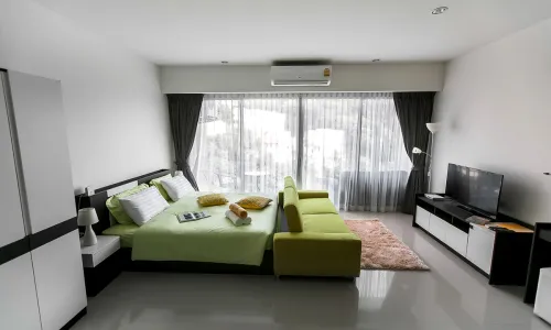 Cтильные апартаменты с 1 спальней и с видом на бассейн в проекте Карон Чик, на пляже Карон