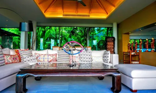 Удобная вилла с 4 спальнями и с видом на море в проекте Ля Колин, на пляже Лаян 