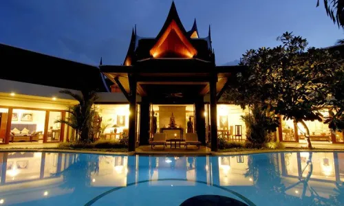 Cтильная вилла премиум класса с 8 спальнями и с видом на бассейн, на пляже Камала 