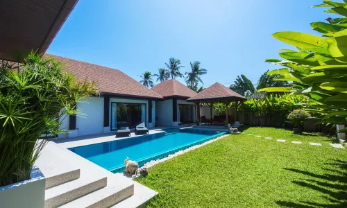 Cтильная вилла с 3 спальнями и с видом на бассейн в проекте Суксан, на пляже Равай