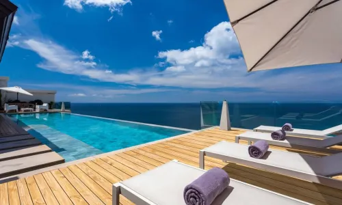 Шикарная вилла премиум класса с 5 спальнями и с видом на море в проекте Малайвана, на пляже Найтон