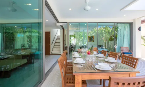 Комфортабельная вилла с 4 спальнями и с видом на бассейн, не далеко от моря, на пляже Найхарн