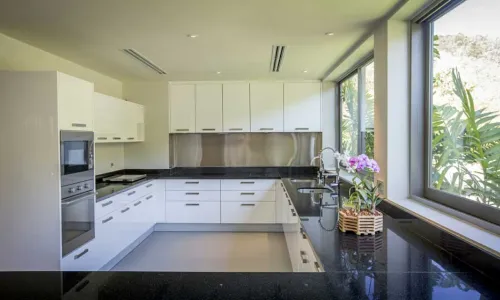 Сногсшибательная вилла премиум класса с 7 спальнями и с видом на море в проекте Ля Колин, на пляже Лаян 