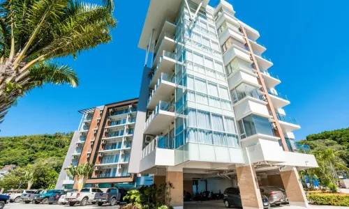 Cтильные апартаменты с 1 спальней и с видом на город в проекте Карон Чик, на пляже Карон