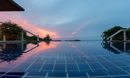 Cтильная вилла с 4 спальнями и с видом на море в проекте Катаманда, на пляже Ката