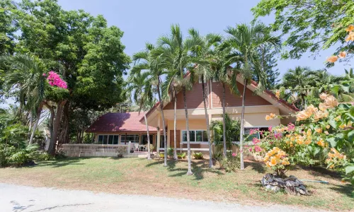 Сногсшибательная вилла с 4 спальнями и с видом на сад, на пляже Чалонг