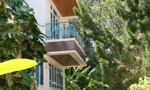 Превосходная вилла с 4 спальнями и с видом на горы, на пляже Ката