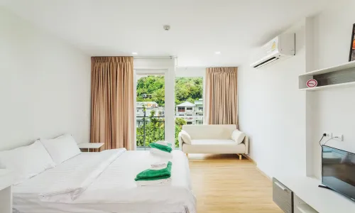 Комфортабельные апартаменты студия и с видом на город в проекте Ката Озон, на пляже Ката