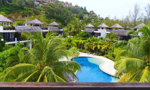 Восхитительные апартаменты с 2 спальнями и с видом на бассейн в проекте Бангтао Бич Гарденс, на пляже Сурин