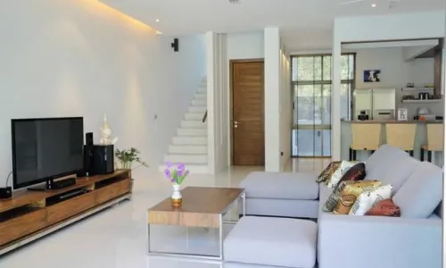 Потрясающая вилла с 3 спальнями и с видом на бассейн, не далеко от моря в проекте Ева бич, на пляже Равай